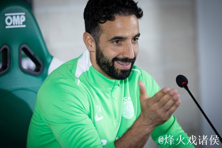 曼联风波再起！阿莫林质疑青训能力，外租球员晒图反击